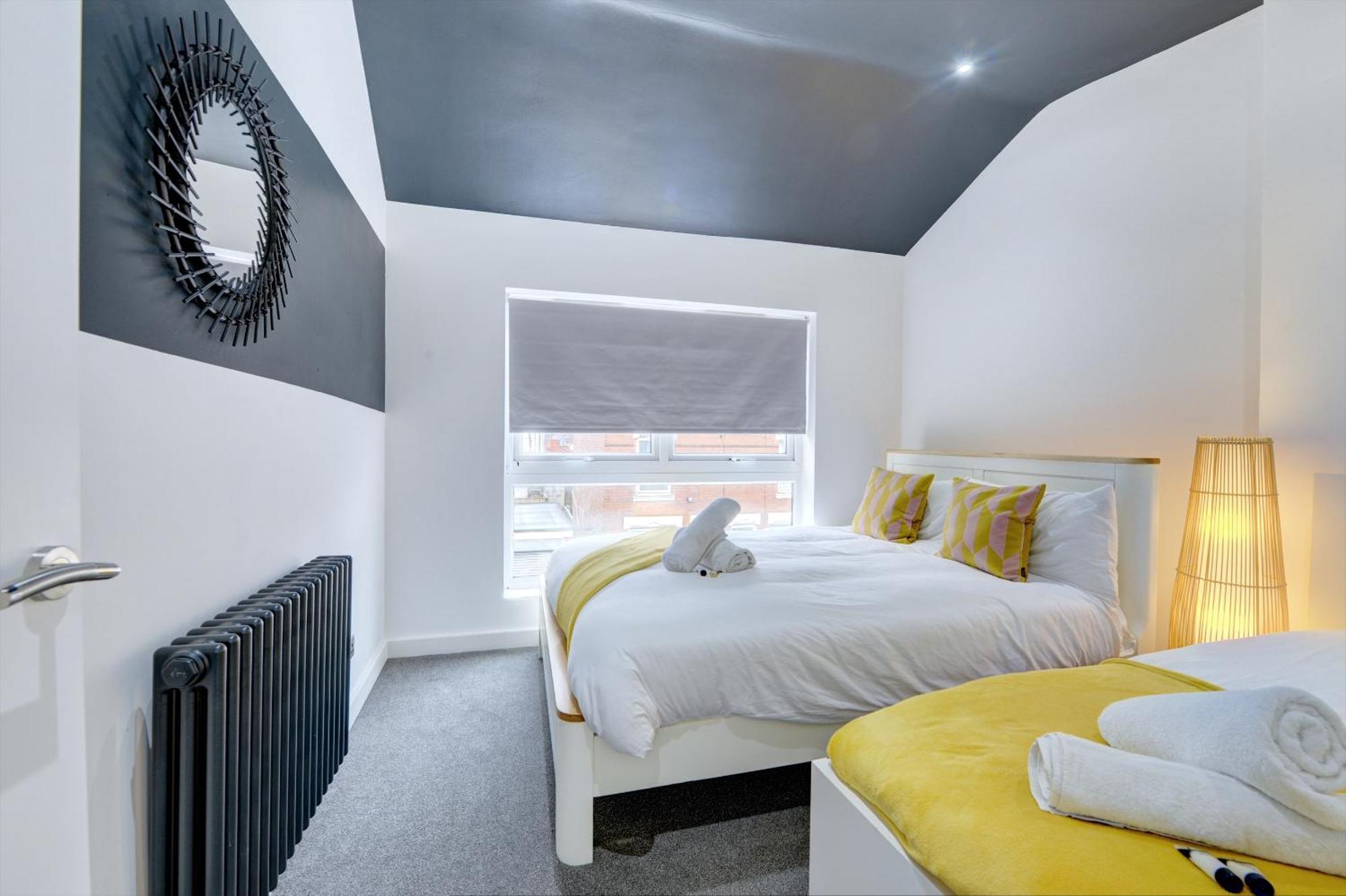 4 Bedrooms Homely House With Garden- Sleeps 9 Comfortably With 6 Comfortable Beds, Free Street Parking, Business Travellers, Contractors, & Holiday-Goers, Coventry, Near All Major Transport Links In Coventry And Motorway Exterior foto