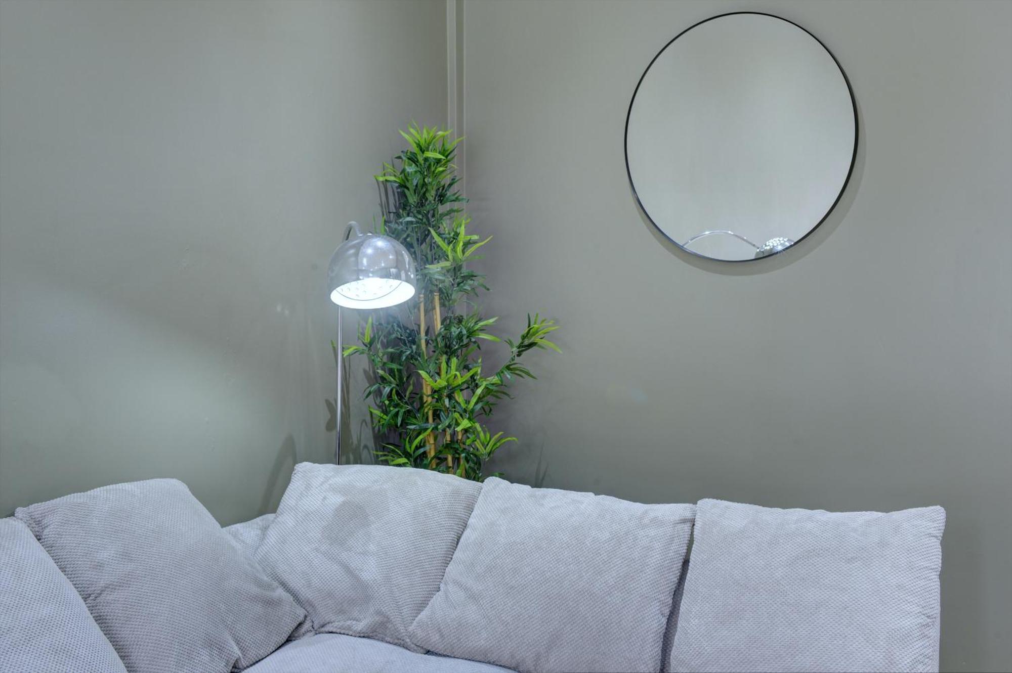 4 Bedrooms Homely House With Garden- Sleeps 9 Comfortably With 6 Comfortable Beds, Free Street Parking, Business Travellers, Contractors, & Holiday-Goers, Coventry, Near All Major Transport Links In Coventry And Motorway Exterior foto
